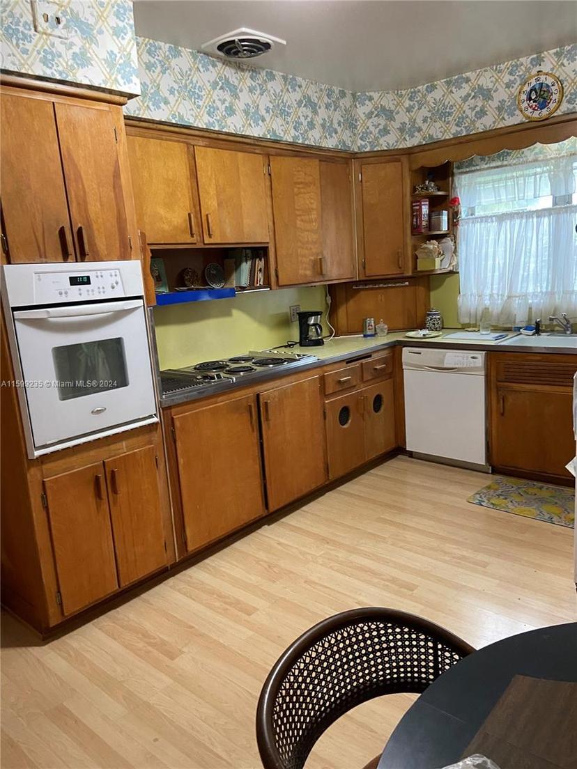 Picture of 8826 Hawthorne Ave, Surfside FL 33154