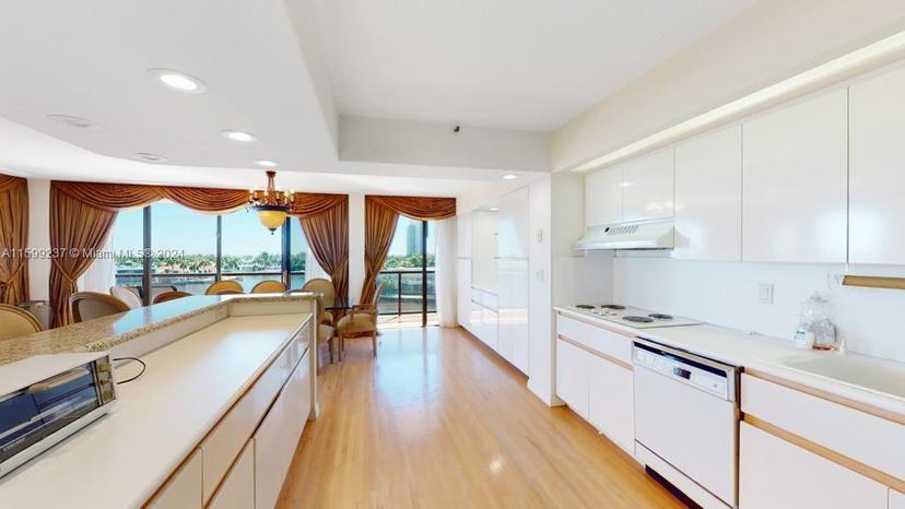 Picture of 19667 Turnberry Way # 5J, Aventura FL 33180