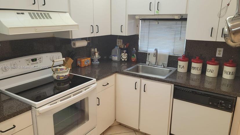 Picture of 9410 N Hollybrook Lake Dr # 304, Pembroke Pines FL 33025