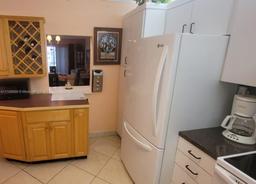 Picture of 9410 N Hollybrook Lake Dr # 304, Pembroke Pines, FL 33025