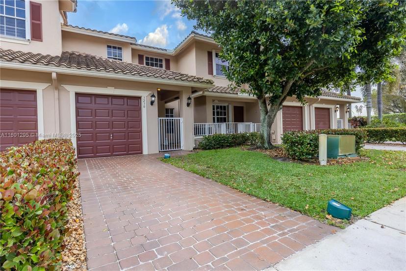 Picture of 3230 Fairway Cir # 15, Davie FL 33328