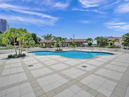 Picture of 20281 E Country Club Dr # 305, Aventura, FL 33180