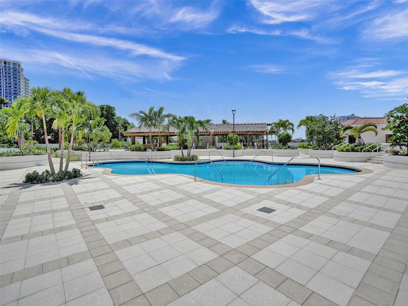 Picture of 20281 E Country Club Dr # 305, Aventura FL 33180