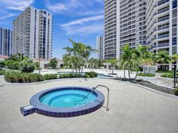 Picture of 20281 E Country Club Dr # 305, Aventura, FL 33180
