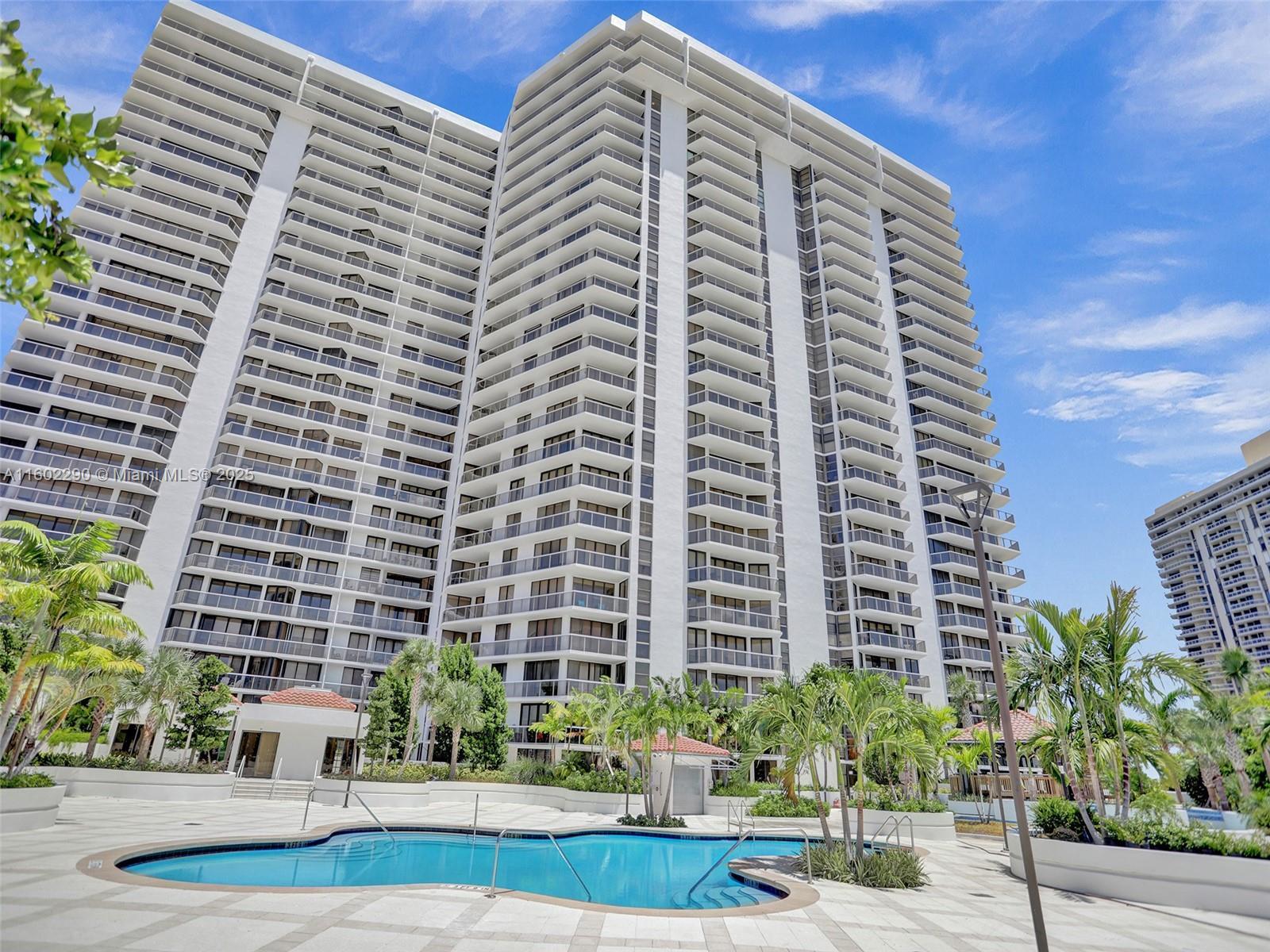 Picture of 20281 E Country Club Dr # 305, Aventura, FL 33180