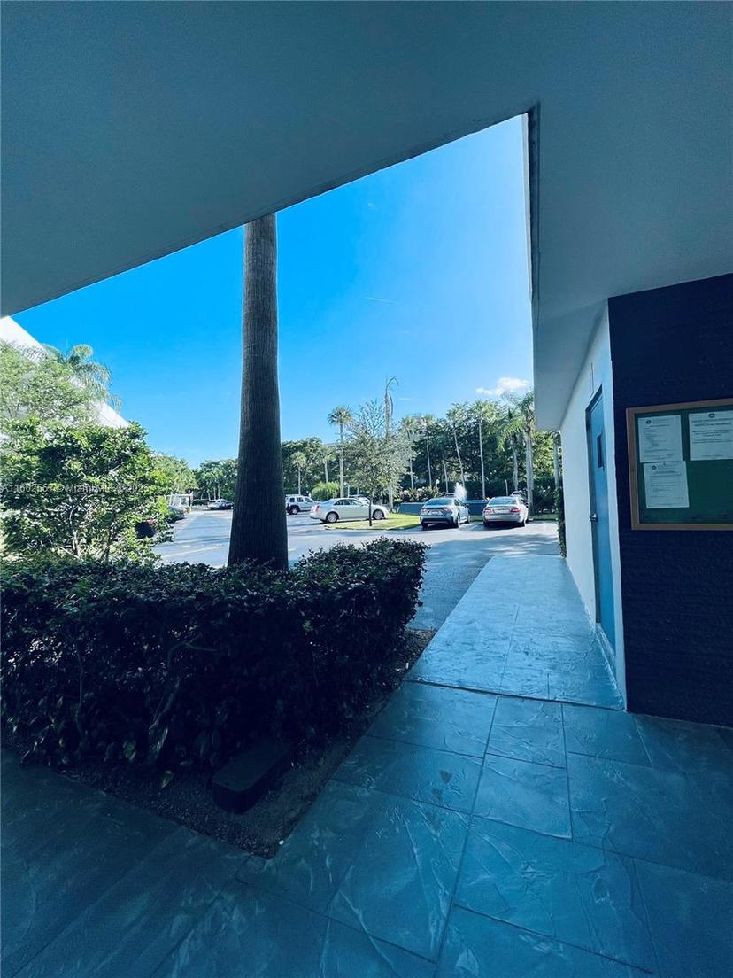 Picture of 873 NE 195Th St # 309, Miami FL 33179