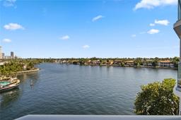 Picture of 19707 Turnberry Way # 6K, Aventura, FL 33180