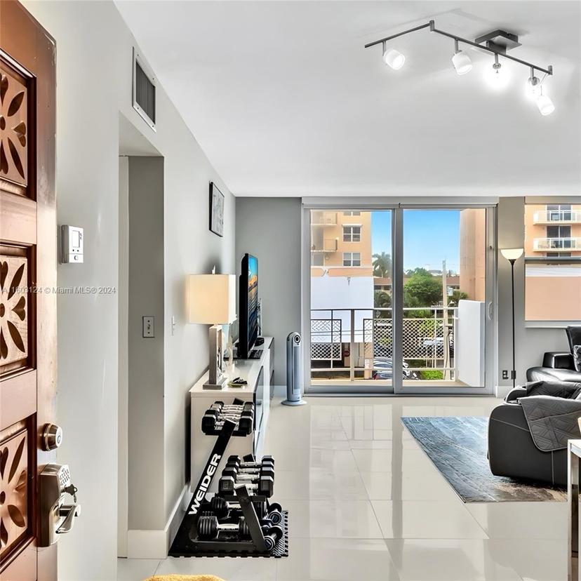Picture of 430 Golden Isles Dr # 405, Hallandale Beach FL 33009