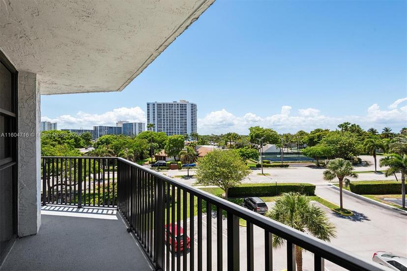 Picture of 400 Leslie Dr # 409, Hallandale Beach FL 33009