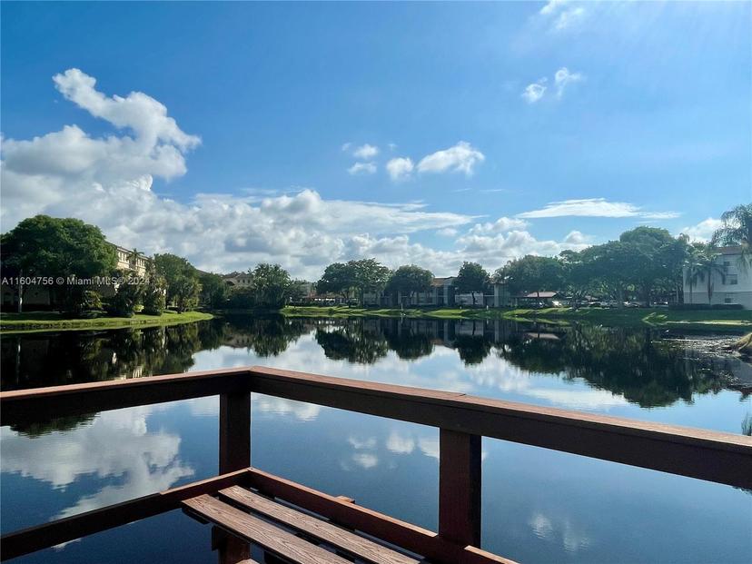 Picture of 250 Jacaranda Dr # 206, Plantation FL 33324