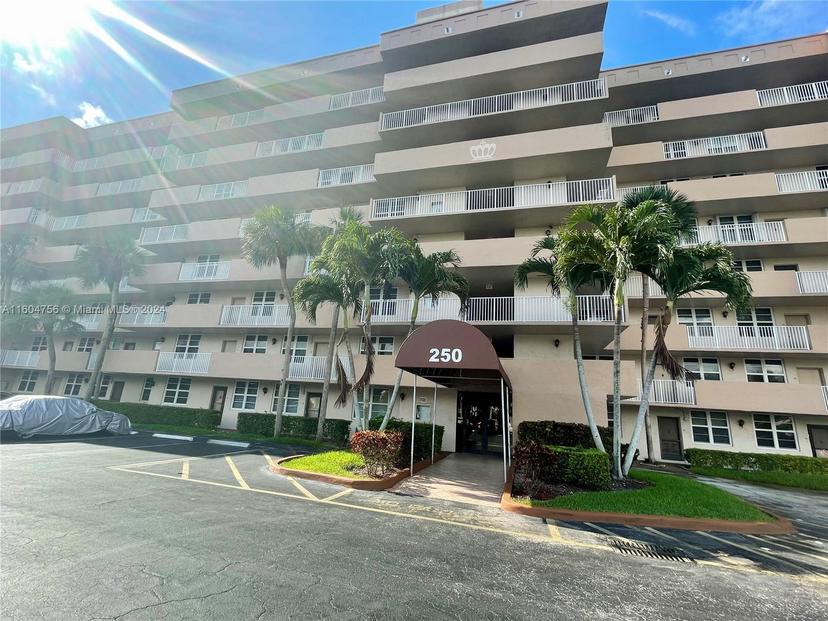 Picture of 250 Jacaranda Dr # 206, Plantation FL 33324