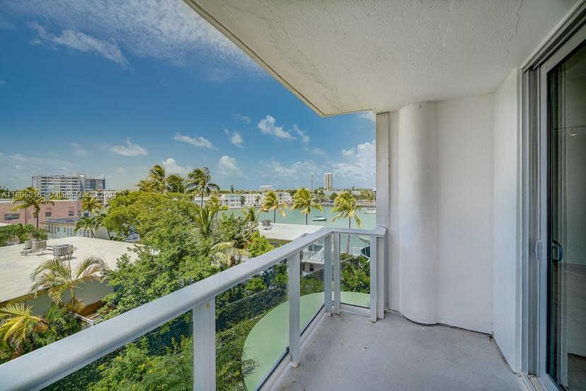 Picture of 900 Bay Dr # 303, Miami Beach FL 33141