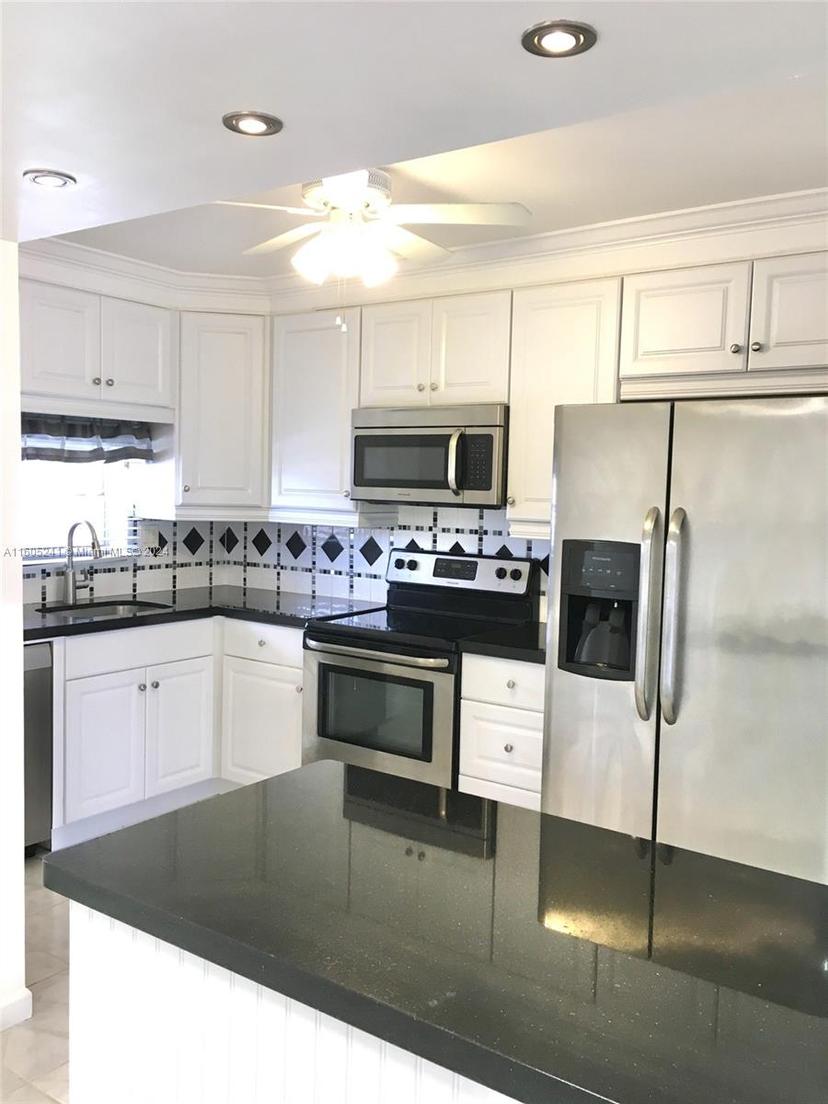 Picture of 681 S Hollybrook Dr # 307, Pembroke Pines FL 33025