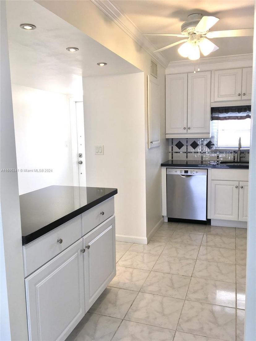 Picture of 681 S Hollybrook Dr # 307, Pembroke Pines FL 33025