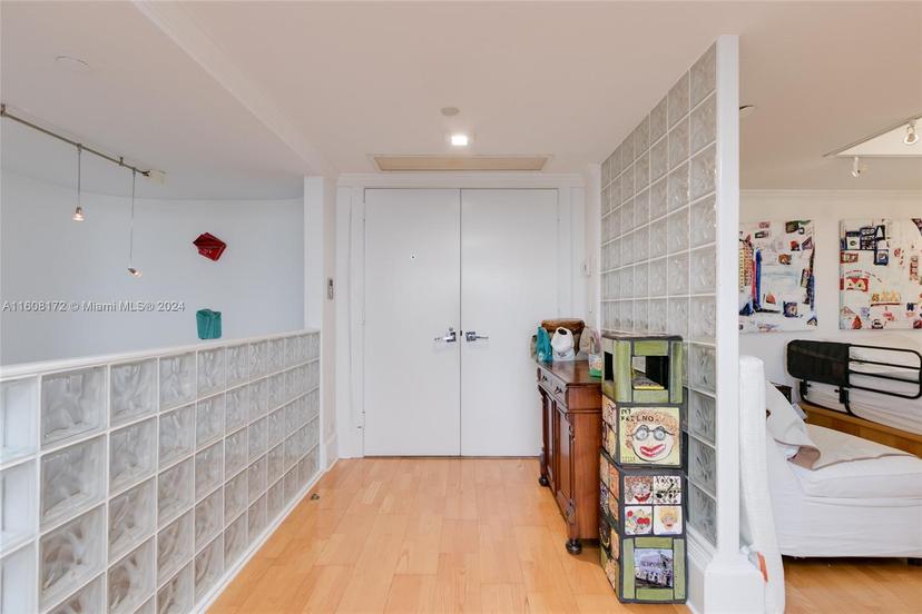 Picture of 20191 E Country Club Dr # 4, Aventura FL 33180