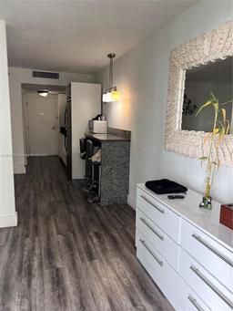Picture of 19201 Collins Ave # 1124, Sunny Isles Beach, FL 33160