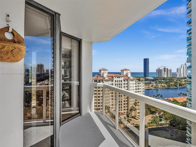Picture of 20185 E Country Club Dr # 1904, Aventura FL 33180