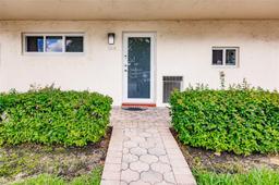 Picture of 411 S Hollybrook Dr # 108, Pembroke Pines, FL 33025