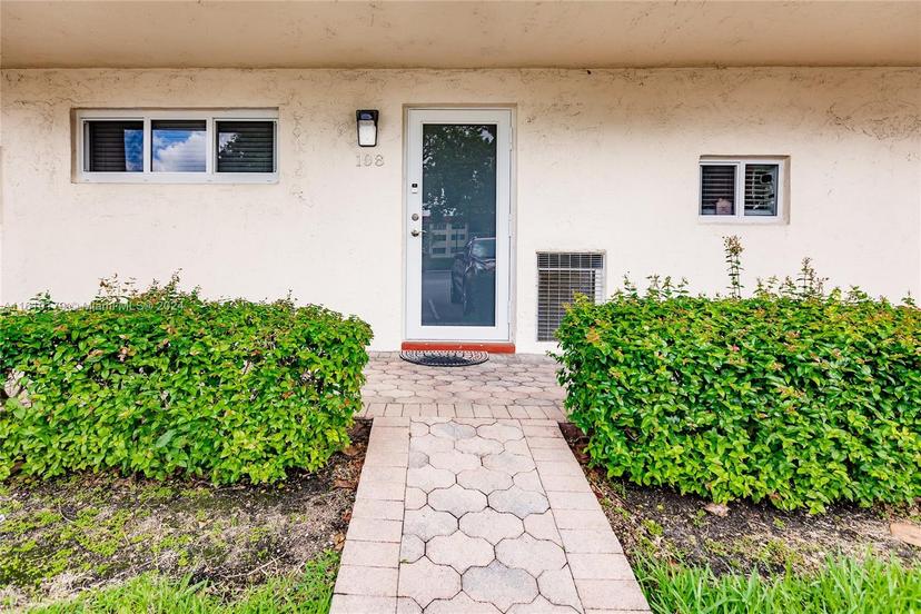 Picture of 411 S Hollybrook Dr # 108, Pembroke Pines FL 33025