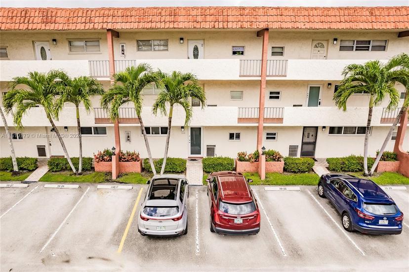 Picture of 411 S Hollybrook Dr # 108, Pembroke Pines FL 33025