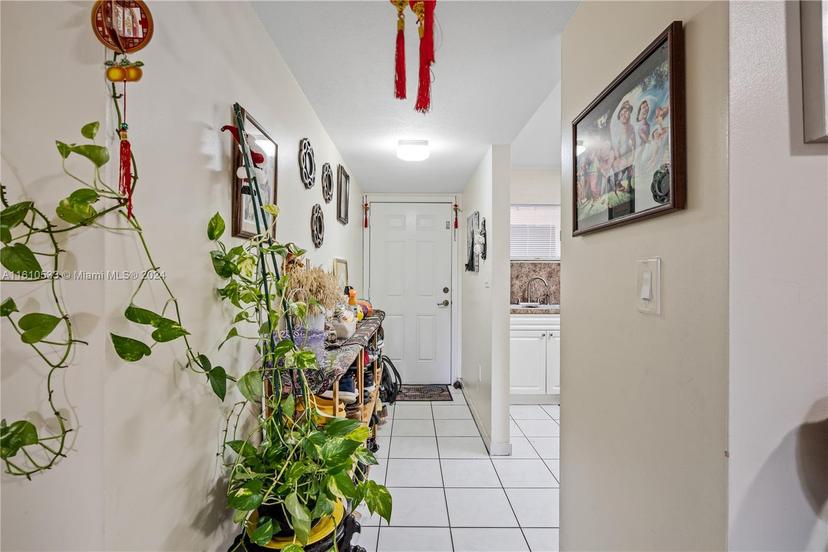 Picture of 700 SE 9Th Ct # 103, Hialeah FL 33010