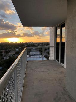 Picture of 900 SW 8Th St # 1403, Miami, FL 33130