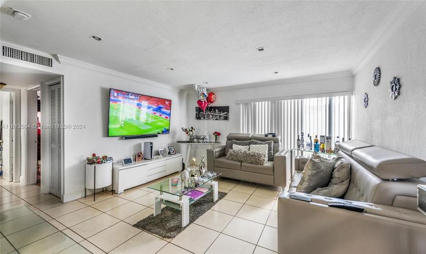 Picture of 7256 SW 94Th Pl # A7, Miami FL 33173