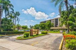 Picture of 900 NE 195Th St # 301, Miami, FL 33179