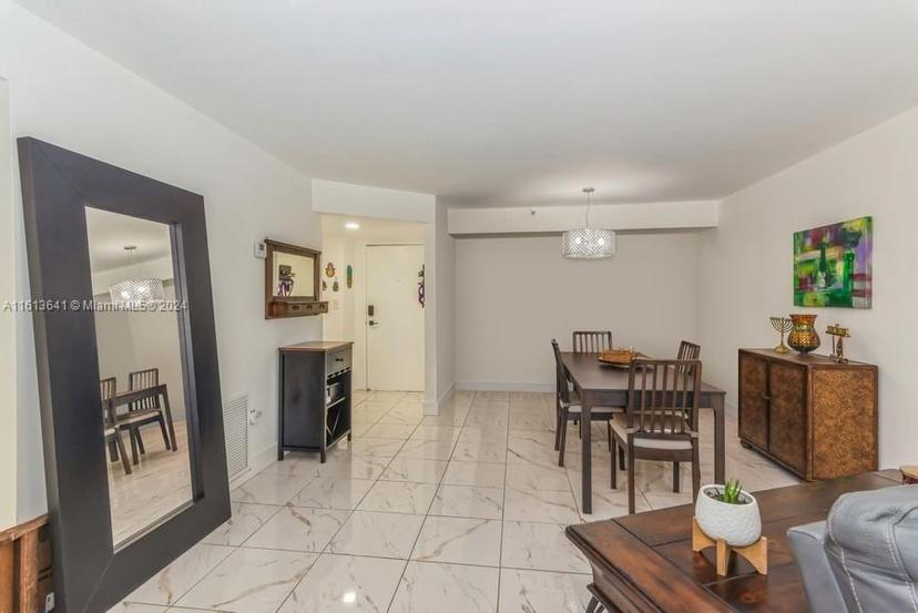 Picture of 900 NE 195Th St # 301, Miami FL 33179