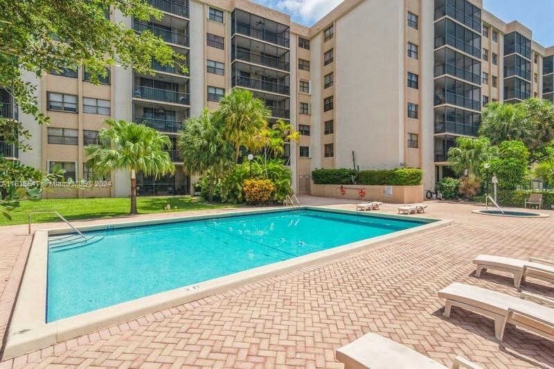 Picture of 900 NE 195Th St # 301, Miami FL 33179