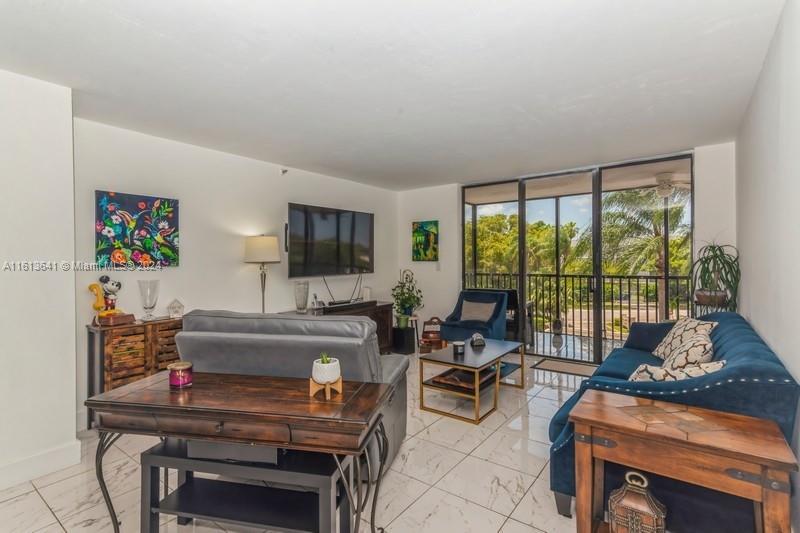 Picture of 900 NE 195Th St # 301, Miami FL 33179