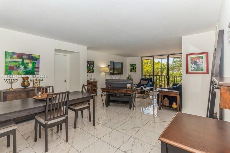 Picture of 900 NE 195Th St # 301, Miami FL 33179