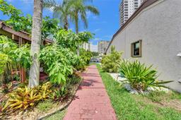 Picture of 2649 S Parkview Dr # 2649, Hallandale Beach, FL 33009
