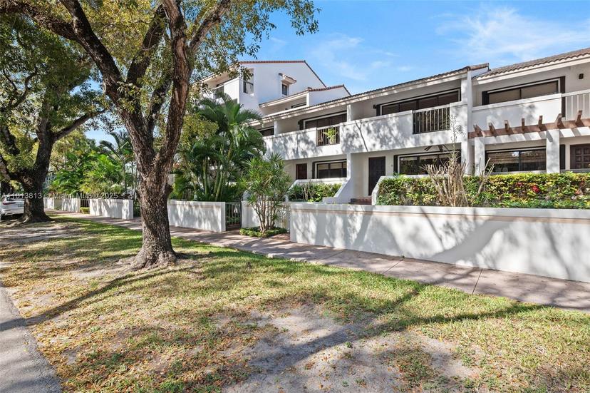 Picture of 2600 Cardena St # 7, Coral Gables FL 33134