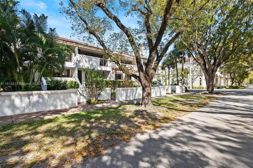 Picture of 2600 Cardena St # 7, Coral Gables FL 33134