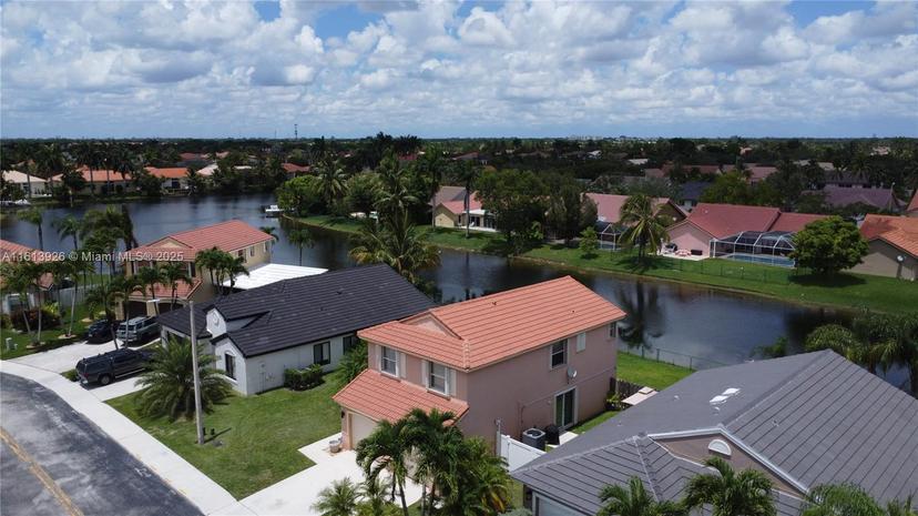 Picture of 975 NW 165Th Ave, Pembroke Pines FL 33028