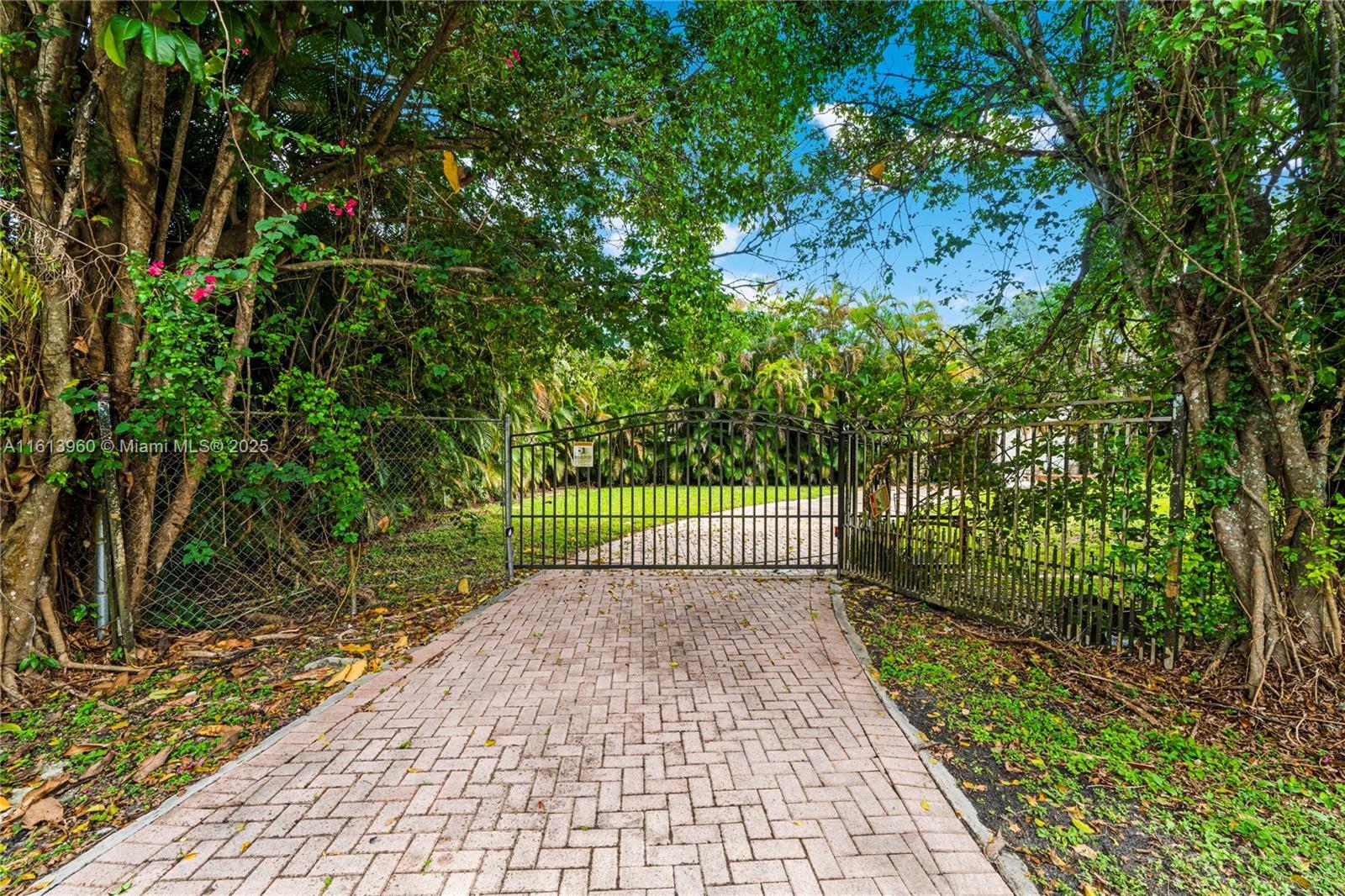 Picture of 7850 SW 112Th St, Pinecrest, FL 33156