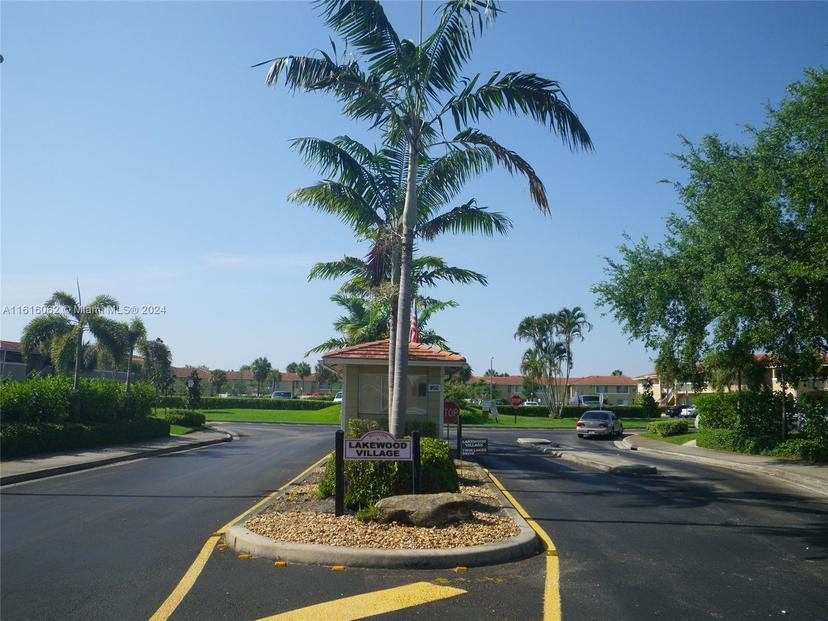 Picture of 10104 Twin Lakes Dr # F, Coral Springs FL 33071