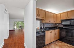 Picture of 471 N Pine Island Rd # D201, Plantation, FL 33324