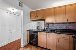 Picture of 471 N Pine Island Rd # D201, Plantation, FL 33324