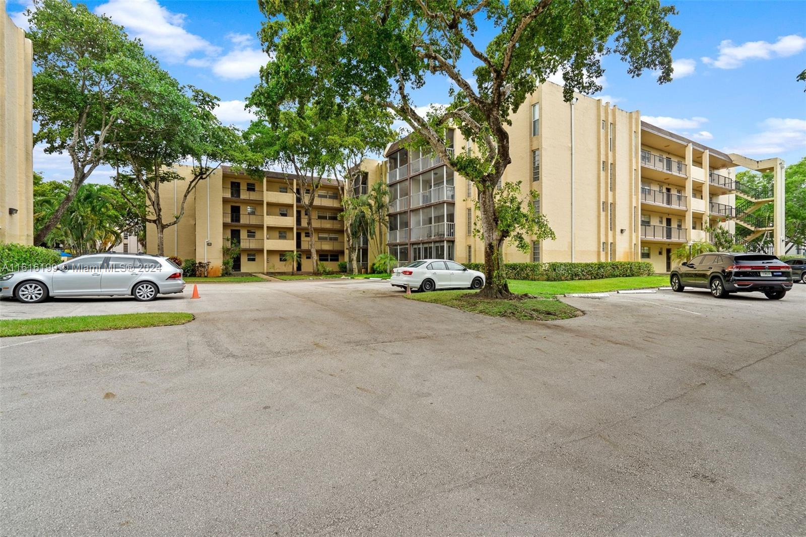 Picture of 471 N Pine Island Rd # D201, Plantation, FL 33324