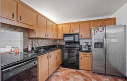 Picture of 471 N Pine Island Rd # D201, Plantation, FL 33324