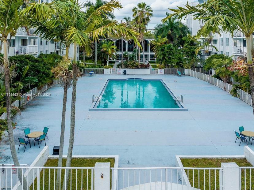 Picture of 496 NW 165Th St Rd # 412, Miami FL 33169