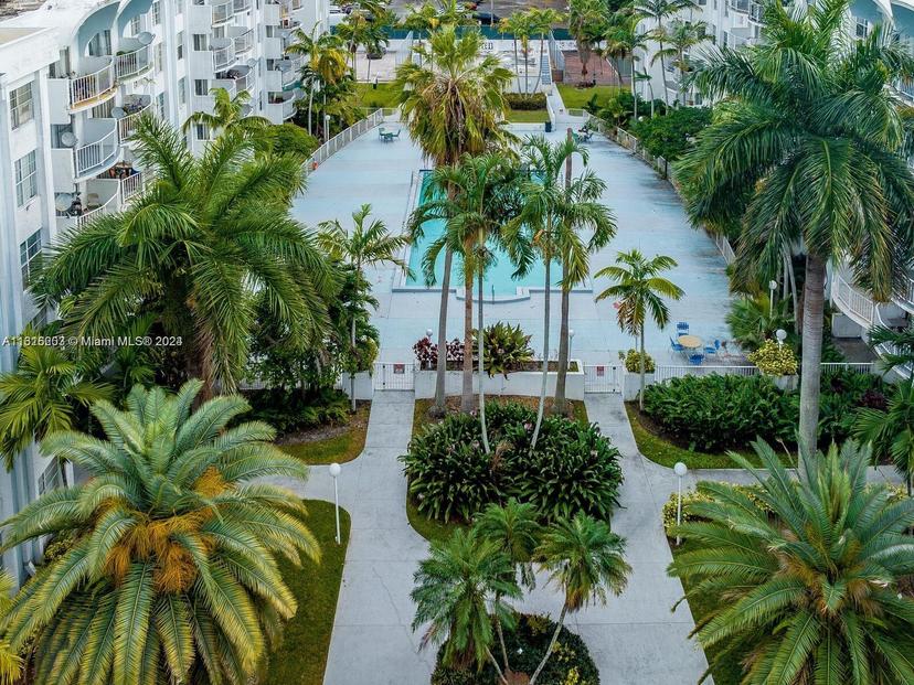 Picture of 496 NW 165Th St Rd # 412, Miami FL 33169