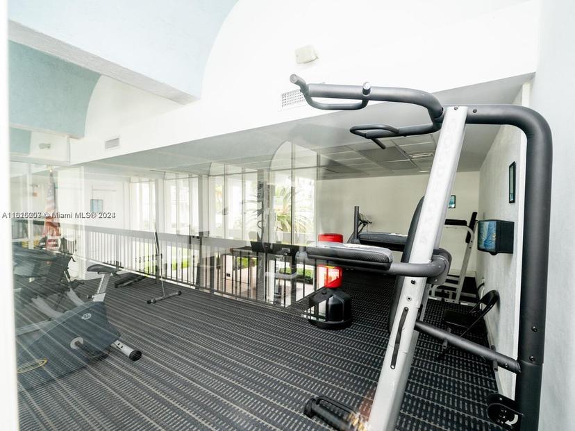 Picture of 496 NW 165Th St Rd # 412, Miami FL 33169