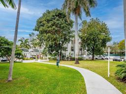 Picture of 496 NW 165Th St Rd # 412, Miami, FL 33169