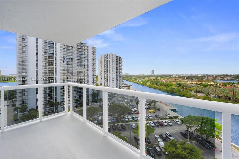 Picture of 20505 E Country Club Dr # 1138, Aventura FL 33180