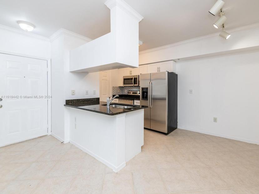 Picture of 6492 Emerald Dunes Dr # 206, West Palm Beach FL 33411