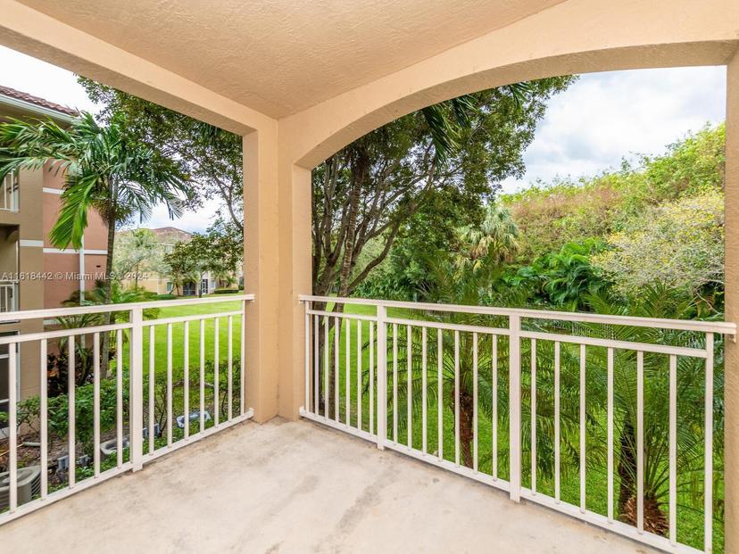 Picture of 6492 Emerald Dunes Dr # 206, West Palm Beach FL 33411