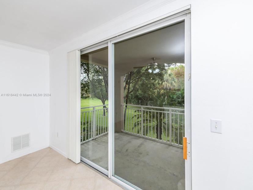 Picture of 6492 Emerald Dunes Dr # 206, West Palm Beach FL 33411
